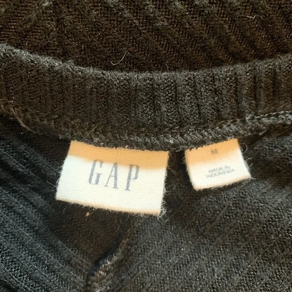 GAP | Black Long Sleeve Knit Dress - Picture 4 of 4